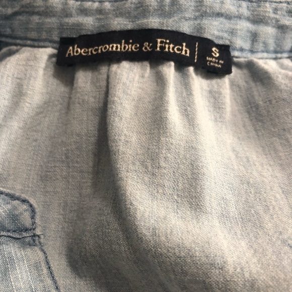 Abercrombie & Fitch Light Wash Denim Shirt Sz S - Picture 4 of 5